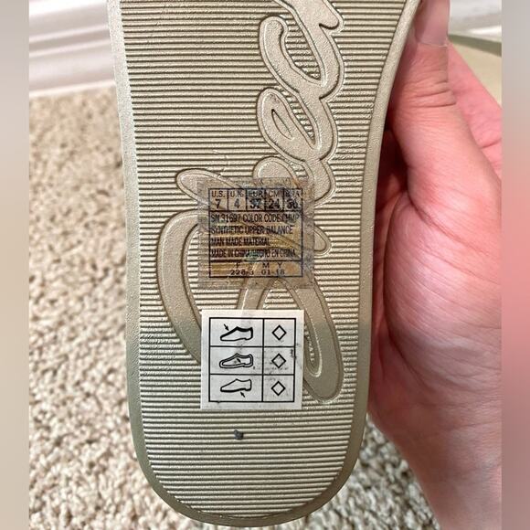 SKECHERS | Gold Plastic Waffle Design Platform Sandals | Womens Size 7 - Picture 4 of 4